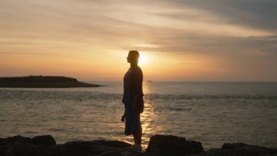 TUTURPEDIA - Dendang Semburat Sore, Magisnya Pancarona, dan Dendam Waktu yang Kelabu (Sebuah Review untuk Sore: Istri dari Masa Depan)