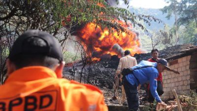 TUTURPEDIA - Pertamina EP Cepu Field Bantu Penanganan Kebakaran Sumur Minyak di Blora