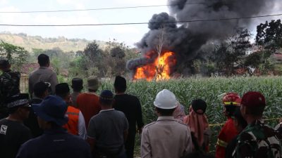 TUTURPEDIA - Pertamina EP Cepu Field Bantu Penanganan Kebakaran Sumur Minyak di Blora