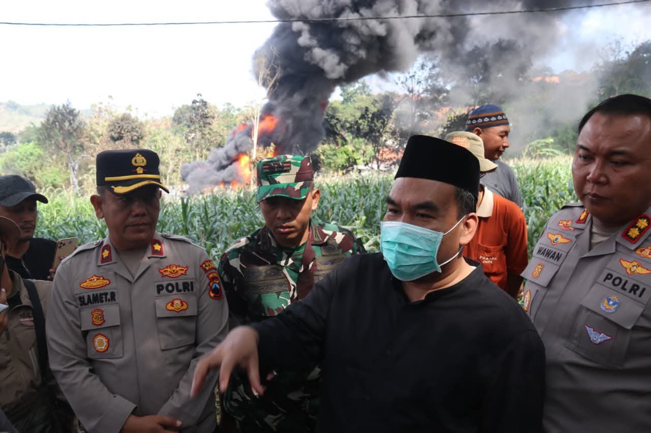 TUTURPEDIA - Insiden Kebakaran Sumur Minyak Ilegal Di Wilayah Kecamatan Bogorejo, Arief Rohman Ambil Langkah Tegas