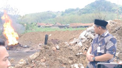 TUTURPEDIA - Pemprov Gelontorkan Bantuan 180 Juta Untuk Korban Kebakaran Sumur Minyak Ilegal Di Blora
