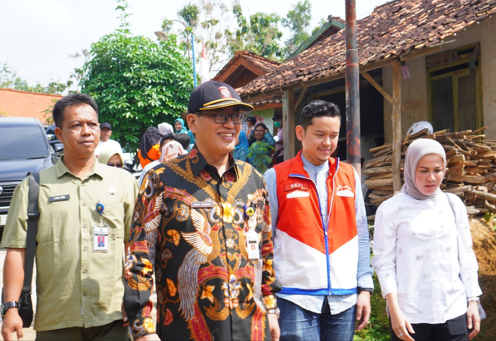 TUTURPEDIA - Bentuk Kepedulian Terhadap Insiden Kebakaran Sumur Bor Minyak di Desa Gandu, Pertamina Patra Niaga Regional Jawa Bagian Tengah Salurkan Bantuan Tabung Bright Gas