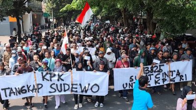 TUTURPEDIA - Kirim Surat ke Kantor Pos Ditujukan ke KPK, AMPB Lakukan Aksi Jalan Kaki