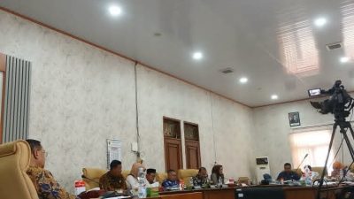 Massa Pro-Kontra Memanas! Bupati Pati Sudewo Tenang Hadapi Pansus Hak Angket DPRD, Sebut Proses Ini "Baik untuk Intropeksi" 4 TUTURPEDIA - Massa Pro-Kontra Memanas! Bupati Pati Sudewo Tenang Hadapi Pansus Hak Angket DPRD, Sebut Proses Ini "Baik untuk Intropeksi"