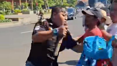 Adu Jotos dan Intimidasi Warnai Sidang Pansus Hak Angket Bupati Pati, Sajam Diduga Muncul di Tengah Massa! 5 TUTURPEDIA - Adu Jotos dan Intimidasi Warnai Sidang Pansus Hak Angket Bupati Pati, Sajam Diduga Muncul di Tengah Massa!