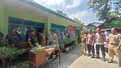 'TNI PRIMA, TNI RAKYAT INDONESIA MAJU' Jadi Spirit di HUT ke-80, Polsek dan Forkopimcam Kunduran Kompak Rayakan di Koramil 3 TUTURPEDIA - 'TNI PRIMA, TNI RAKYAT INDONESIA MAJU' Jadi Spirit di HUT ke-80, Polsek dan Forkopimcam Kunduran Kompak Rayakan di Koramil