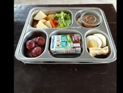 RACUN MBG: Bukan Sekadar Nasi Basi, Tapi Pertaruhan Rp320 Triliun Melawan Mafia Pangan