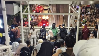 Api Lahap Bengkel di Ciledug Raya, TransJakarta Lumpuh, Penumpang Mengular di Halte Petukangan” 3 TUTURPEDIA - Api Lahap Bengkel di Ciledug Raya, TransJakarta Lumpuh, Penumpang Mengular di Halte Petukangan”