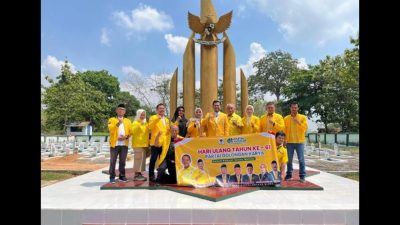 Semangat Pahlawan Kobarkan HUT ke-61 Golkar: Siswanto Pimpin Ziarah di TMP Wira Bhakti Blora, Serukan 'Suara Rakyat, Suara Golkar!' 4 TUTURPEDIA - Semangat Pahlawan Kobarkan HUT ke-61 Golkar: Siswanto Pimpin Ziarah di TMP Wira Bhakti Blora, Serukan 'Suara Rakyat, Suara Golkar!'