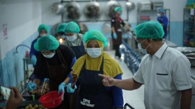 Anggota Komisi IX DPR RI, Edy Wuryanto: Pelaksanaan Program MBG di SPPG 1 Kunduran Telah Berjalan dengan Sangat Baik dan Memenuhi Standar 4 TUTURPEDIA - Anggota Komisi IX DPR RI, Edy Wuryanto: Pelaksanaan Program MBG di SPPG 1 Kunduran Telah Berjalan dengan Sangat Baik dan Memenuhi Standar