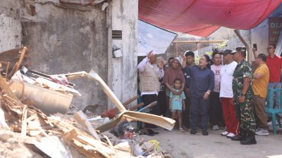 Tinjau Korban Rumah Roboh, Wali kota Agustina Pastikan Pendidikan Anak Terjamin 5 TUTURPEDIA - Tinjau Korban Rumah Roboh, Wali kota Agustina Pastikan Pendidikan Anak Terjamin