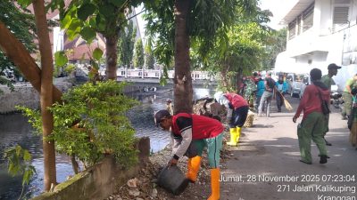 TUTURPEDIA - Pemkot Semarang Resik-resik Kali Semarang