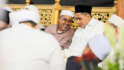 Gus Yasin di Tegal: Pemerintahan Butuh Doa Ulama, Bukan Sekadar Kekuatan Jabatan 3 TUTURPEDIA - Gus Yasin di Tegal: Pemerintahan Butuh Doa Ulama, Bukan Sekadar Kekuatan Jabatan