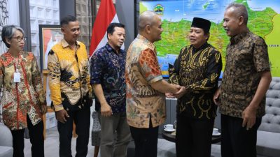 Gubernur Jateng Menyerap Aspirasi Kepala Desa Banyumas, dari Bankeu hingga KDMP 5 TUTURPEDIA - Gubernur Jateng Menyerap Aspirasi Kepala Desa Banyumas, dari Bankeu hingga KDMP