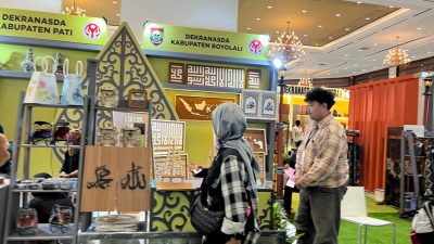 TUTURPEDIA - Kreasi Pengrajin Jateng Bersinar di Inacraft 2026, dari Keramik Daun Jati hingga Bed Cover Batik