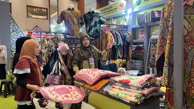 TUTURPEDIA - Kreasi Pengrajin Jateng Bersinar di Inacraft 2026, dari Keramik Daun Jati hingga Bed Cover Batik