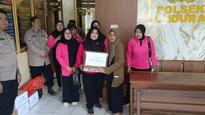 Polsek Kunduran Gelar Jumat Berkah, Bagikan Sembako untuk Warga Kalangrejo 4 TUTURPEDIA - Polsek Kunduran Gelar Jumat Berkah, Bagikan Sembako untuk Warga Kalangrejo