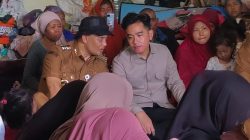 TUTURPEDIA - Gubernur Jateng Dampingi Wapres Gibran Tinjau Pengungsi Tanah Gerak di Tegal