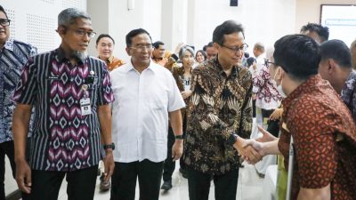 TUTURPEDIA - 53 Perusahaan di Jateng Dapat Apresiasi, Karyawan Ikut Pemeriksaan Kesehatan Gratis