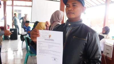 TUTURPEDIA - Gratis dan Cepat, Warga Toroh Ramai-Ramai Urus NIB di Kantor Kecamatan