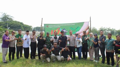 TUTURPEDIA - HPN ke-81, PWI Blora Tanam Pohon dan Tebar Benih Ikan: Wartawan Tak Hanya Menulis, Tapi Juga Menjaga Alam