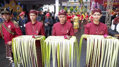 Kirab Pusaka Hari Jadi ke-455 Banyumas, Antara Harmoni Tradisi dan Edukasi Sejarah Masa Depan 3 TUTURPEDIA - Kirab Pusaka Hari Jadi ke-455 Banyumas, Antara Harmoni Tradisi dan Edukasi Sejarah Masa Depan