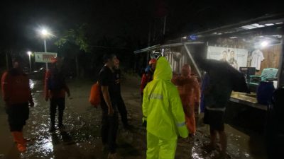 Pemkot Semarang Gercep Tangani Banjir di Rowosari dan Meteseh, Tembalang: Beri Bantuan Logistik dan Evakuasi Warga Terdampak 5 TUTURPEDIA - Pemkot Semarang Gercep Tangani Banjir di Rowosari dan Meteseh, Tembalang: Beri Bantuan Logistik dan Evakuasi Warga Terdampak