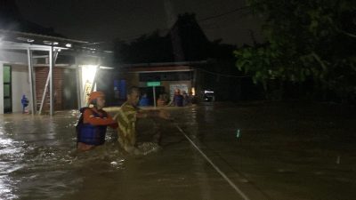 Pemkot Semarang Gercep Tangani Banjir di Rowosari dan Meteseh, Tembalang: Beri Bantuan Logistik dan Evakuasi Warga Terdampak 4 TUTURPEDIA - Pemkot Semarang Gercep Tangani Banjir di Rowosari dan Meteseh, Tembalang: Beri Bantuan Logistik dan Evakuasi Warga Terdampak