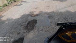 Telat Bayar Pajak Kena Denda, Jalan Berlubang Tak Kunjung Diperbaiki 7 TUTURPEDIA - Telat Bayar Pajak Kena Denda, Jalan Berlubang Tak Kunjung Diperbaiki