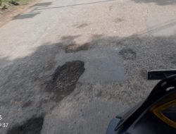 Telat Bayar Pajak Kena Denda, Jalan Berlubang Tak Kunjung Diperbaiki