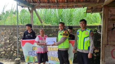 Tebar Kebaikan di Bulan Penuh Berkah, Polisi Sambangi dan Bantu Warga Kunduran 3 TUTURPEDIA - Tebar Kebaikan di Bulan Penuh Berkah, Polisi Sambangi dan Bantu Warga Kunduran