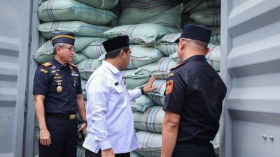 Penyelundupan 90,2 Ton Kratom Terbongkar di Tanjung Emas Semarang, Wagub Jateng Apresiasi Kinerja Aparat 3 TUTURPEDIA - Penyelundupan 90,2 Ton Kratom Terbongkar di Tanjung Emas Semarang, Wagub Jateng Apresiasi Kinerja Aparat