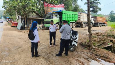 Sengkarut Truk Tambang di Sendangharjo-Ngampel, Dinrumkimhub Blora Turun Tangan! 4 TUTURPEDIA - Sengkarut Truk Tambang di Sendangharjo-Ngampel, Dinrumkimhub Blora Turun Tangan!