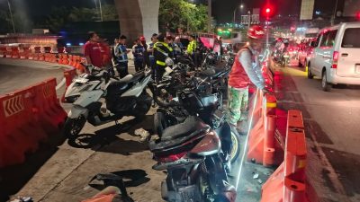 Kecelakaan Beruntun di Exit Tol Bawen, Truk Diduga Rem Blong Tabrak Sejumlah Kendaraan 3 TUTURPEDIA - Kecelakaan Beruntun di Exit Tol Bawen, Truk Diduga Rem Blong Tabrak Sejumlah Kendaraan