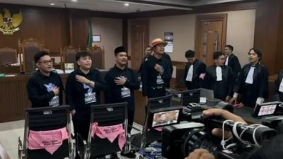 Pentolan Gejayan Memanggil Syahdan Husein dan Aktivis Lainnya Divonis Bebas! Hakim Tegaskan Tak Ada Bukti Penghasutan dalam Kericuhan Demo 2025 3 TUTURPEDIA - Pentolan Gejayan Memanggil Syahdan Husein dan Aktivis Lainnya Divonis Bebas! Hakim Tegaskan Tak Ada Bukti Penghasutan dalam Kericuhan Demo 2025