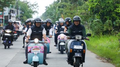 TUTURPEDIA - Vespa Touring dan Ngabuburide, Wagub Taj Yasin Pantau SPBU untuk Pastikan Pasokan BBM Libur Lebaran Aman