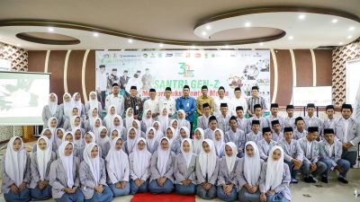 TUTURPEDIA - Di Era Viral dan Hoaks, Wagub Jateng Minta Santri Produksi Konten yang Jujur