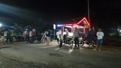 TUTURPEDIA - Warga Nglobo Hadang Truk Rig Pengeboran, Jalan Desa Rusak Parah dan Seorang Perempuan Terserempet