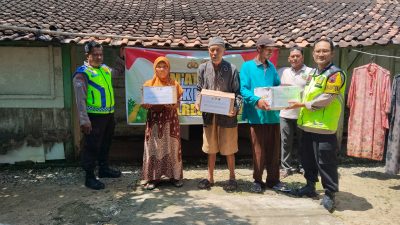 Jumat Berkah di Kunduran, Bhabinkamtibmas Polsek Kunduran Bagikan Sembako untuk Warga Tawangrejo 3 TUTURPEDIA - Jumat Berkah di Kunduran, Bhabinkamtibmas Polsek Kunduran Bagikan Sembako untuk Warga Tawangrejo