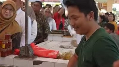 Pantau Peredaran Pangan, DPR RI Komisi IX, Edy Wuryanto, Dialog Langsung dengan Pedagang di Pasar 3 TUTURPEDIA - Pantau Peredaran Pangan, DPR RI Komisi IX, Edy Wuryanto, Dialog Langsung dengan Pedagang di Pasar