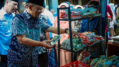 Jelang Lebaran, Penggali Kubur Hingga Supeltas Terima Bantuan Beras dari Gubernur Ahmad Luthfi 3 TUTURPEDIA - Jelang Lebaran, Penggali Kubur Hingga Supeltas Terima Bantuan Beras dari Gubernur Ahmad Luthfi