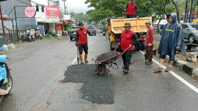 Wali Kota Semarang, Agustina Wilujeng Pastikan 97 Persen Jalan Kota Siap Sambut Pemudik 4 TUTURPEDIA - Wali Kota Semarang, Agustina Wilujeng Pastikan 97 Persen Jalan Kota Siap Sambut Pemudik