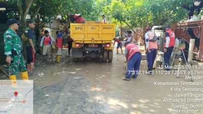 Perkuat Tanggul Dinar Indah dengan Trucuk Bambu, Wali kota Agustina Instruksikan Penanganan Banjir Serentak di Berbagai Titik 3 TUTURPEDIA - Perkuat Tanggul Dinar Indah dengan Trucuk Bambu, Wali kota Agustina Instruksikan Penanganan Banjir Serentak di Berbagai Titik