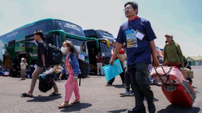 Hemat Jutaan Rupiah, Mukhid Boyong Keluarga Pulang Kampung Lewat Mudik Gratis Pemprov Jateng 3 TUTURPEDIA - Hemat Jutaan Rupiah, Mukhid Boyong Keluarga Pulang Kampung Lewat Mudik Gratis Pemprov Jateng