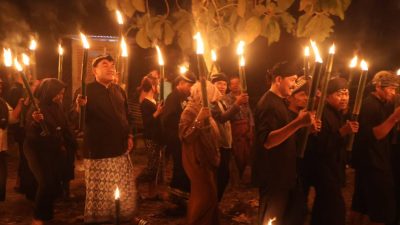 Hadir di 119 Tahun Perjuangan Samin Surondiko, Bupati Arief Dorong Ajaran Samin "Masuk Sekolah" 3 TUTURPEDIA - Hadir di 119 Tahun Perjuangan Samin Surondiko, Bupati Arief Dorong Ajaran Samin "Masuk Sekolah"