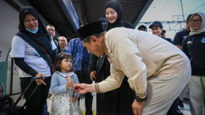 Wagub Berangkatkan 640 Pemudik KA Gratis Arah Jateng, Penumpang: Sangat Membantu, Berharap Tahun depan Kuota Lebih Banyak 3 TUTURPEDIA - Wagub Berangkatkan 640 Pemudik KA Gratis Arah Jateng, Penumpang: Sangat Membantu, Berharap Tahun depan Kuota Lebih Banyak