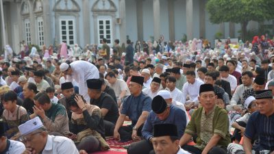 Pemkot Semarang Gelar Sholat Idul Fitri di Halaman Balaikota 4 TUTURPEDIA - Pemkot Semarang Gelar Sholat Idul Fitri di Halaman Balaikota