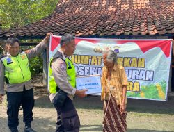 Jumat Berkah Polsek Kunduran: Polisi Blora Turun Langsung Bantu Warga Lansia di Ngrapoh