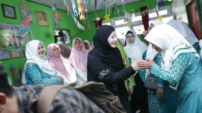 Lewat Sehelai Kain, Nawal Yasin Titipkan Pesan Mendalam untuk Guru PAUD 3 TUTURPEDIA - Lewat Sehelai Kain, Nawal Yasin Titipkan Pesan Mendalam untuk Guru PAUD