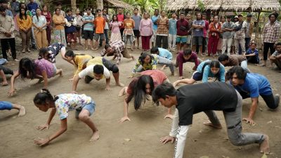 TUTURPEDIA - Para Perasuk: Tontonan Segar Pengusir Suntuk (Sebuah Review untuk film Para Perasuk karya Wregas Bhanuteja)